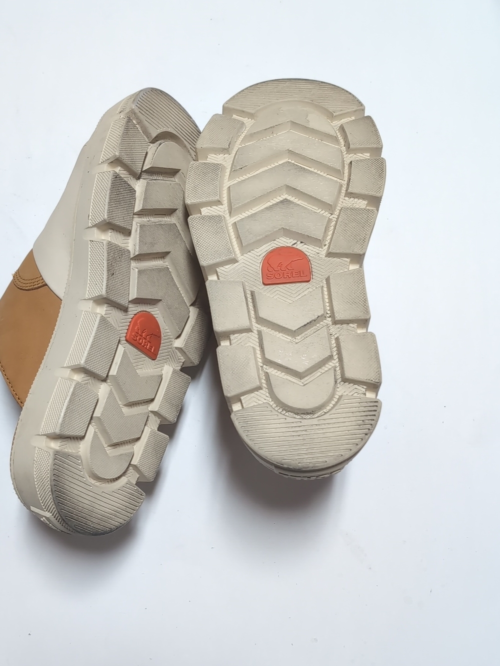 Sorel Women's Two-Tone Tan and Cream Slip-On Clogs - Picture 5 of 5